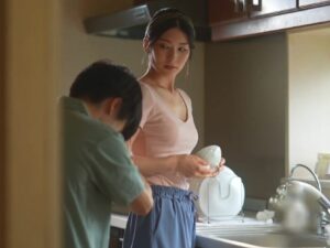 Nhờ chị gái dạy hôn, cậu em trai làm liều địt luôn chị gái